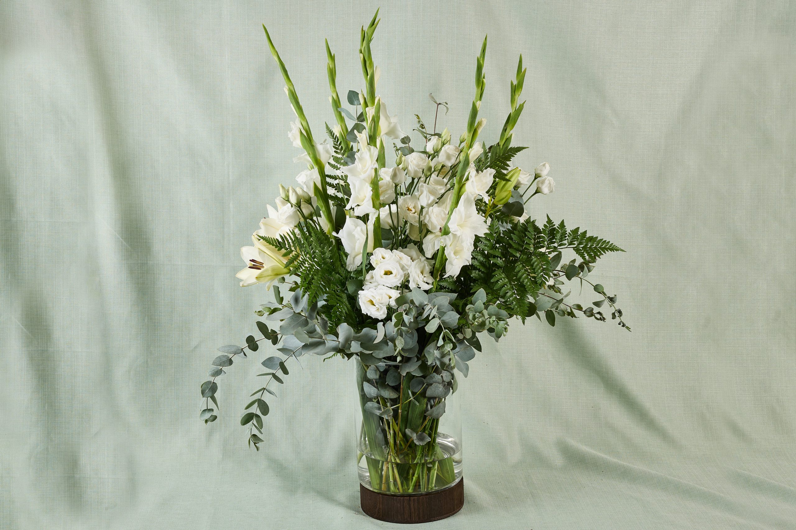 זר לבן גבוה