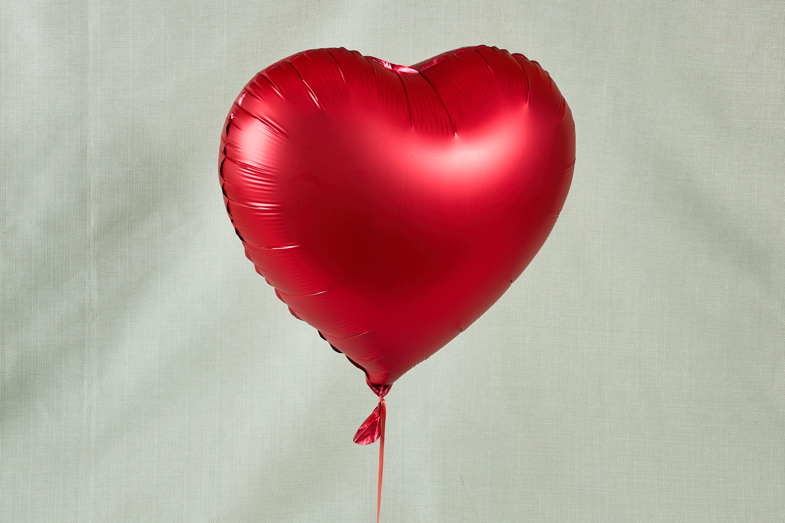 בלון הליום לב אדום