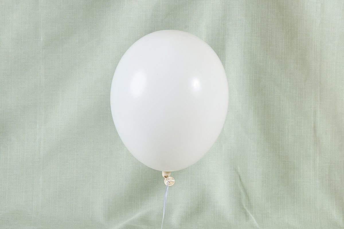 בלון לבן