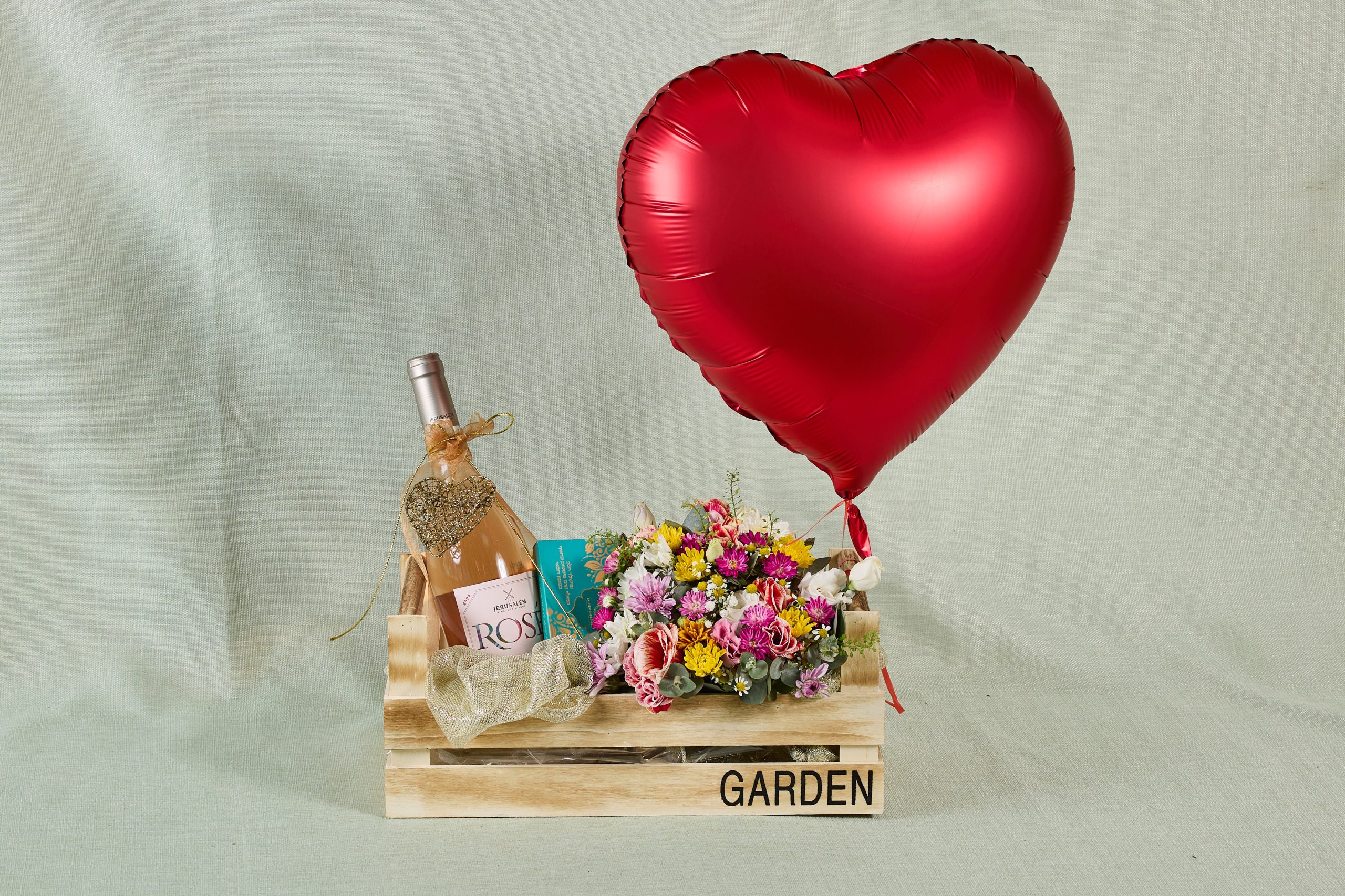 מארז זר שוקולד יין ובלון